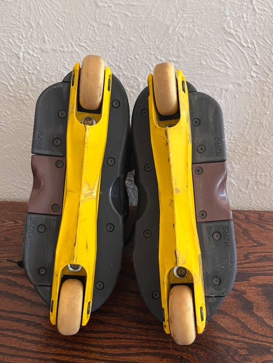 RAZOR skates Men’s size 9 1/2 LIKE NEW